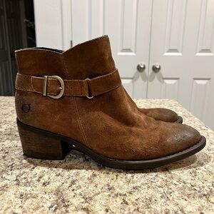 Born Adia Brown Distressed Suede Bootie Sz 9.5